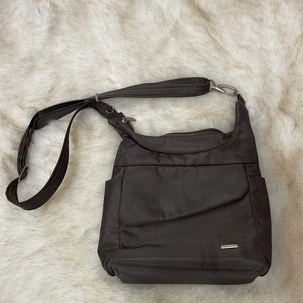 TRAVELON RFID Classic Crossbody